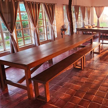 White House, Batangas Villa Lian Luaran gambar