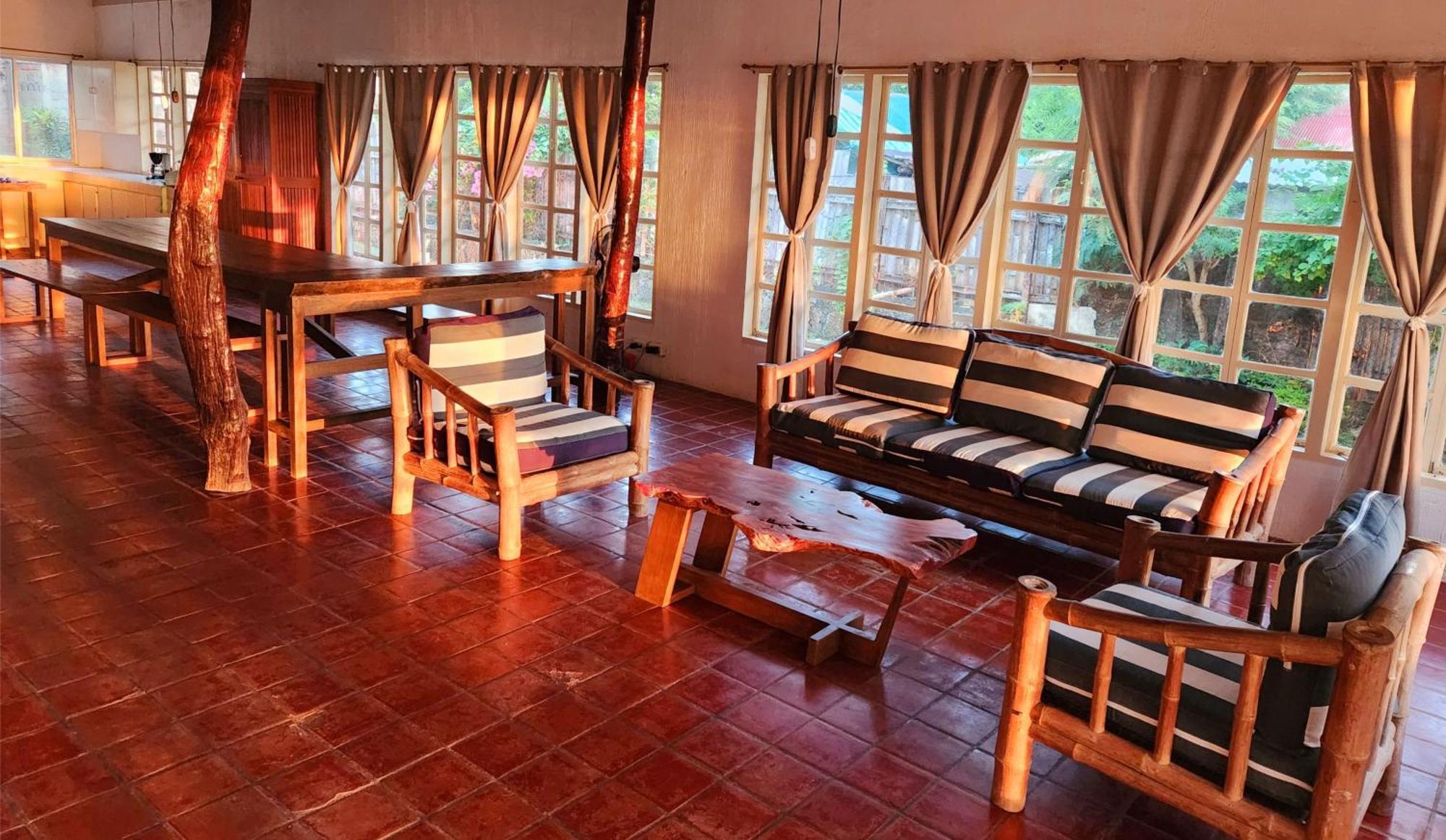 White House, Batangas Villa Lian Luaran gambar