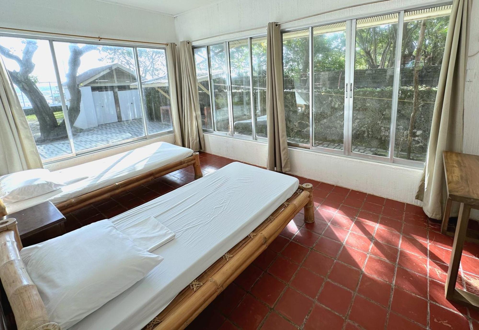 White House, Batangas Villa Lian Luaran gambar