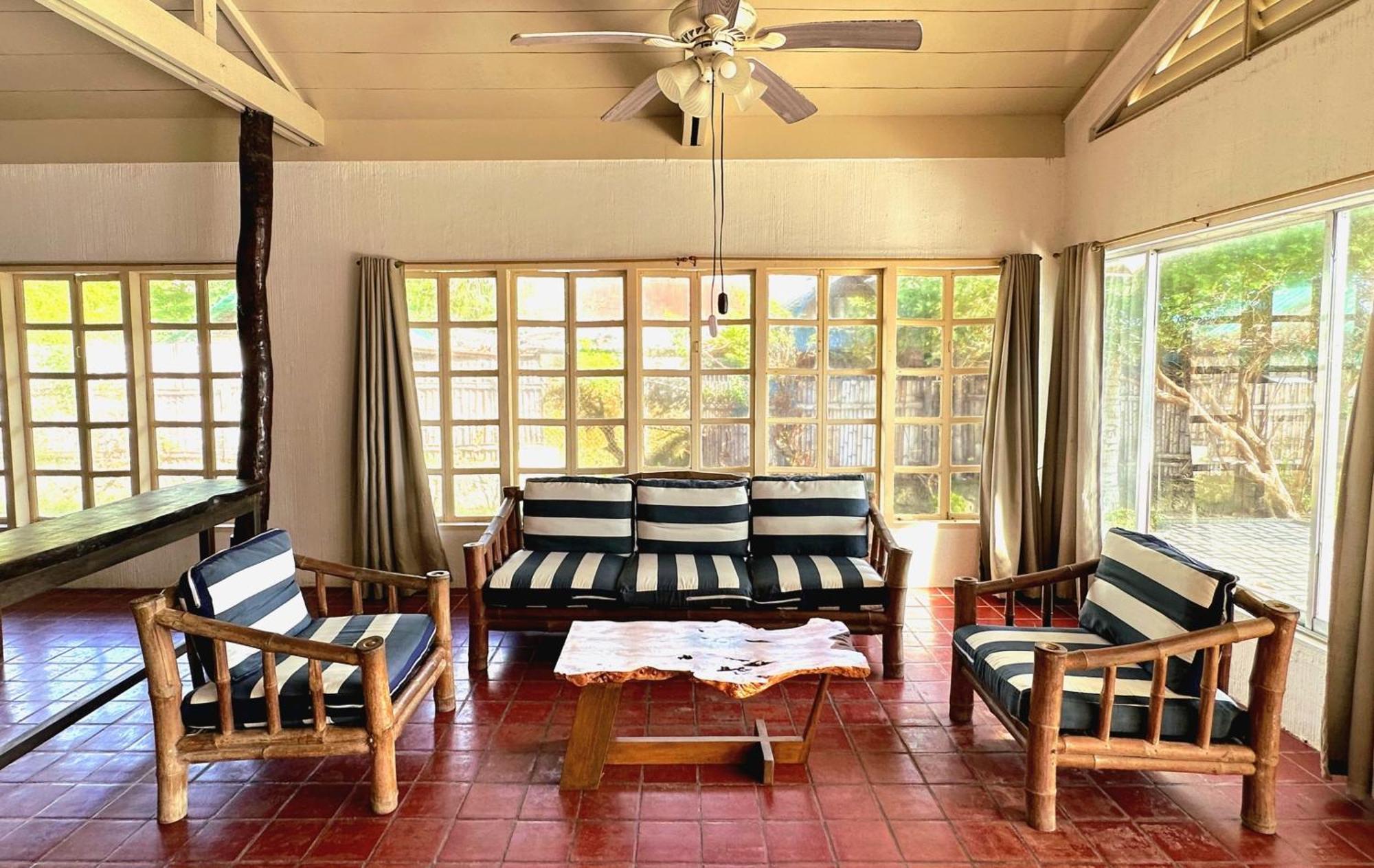 White House, Batangas Villa Lian Luaran gambar