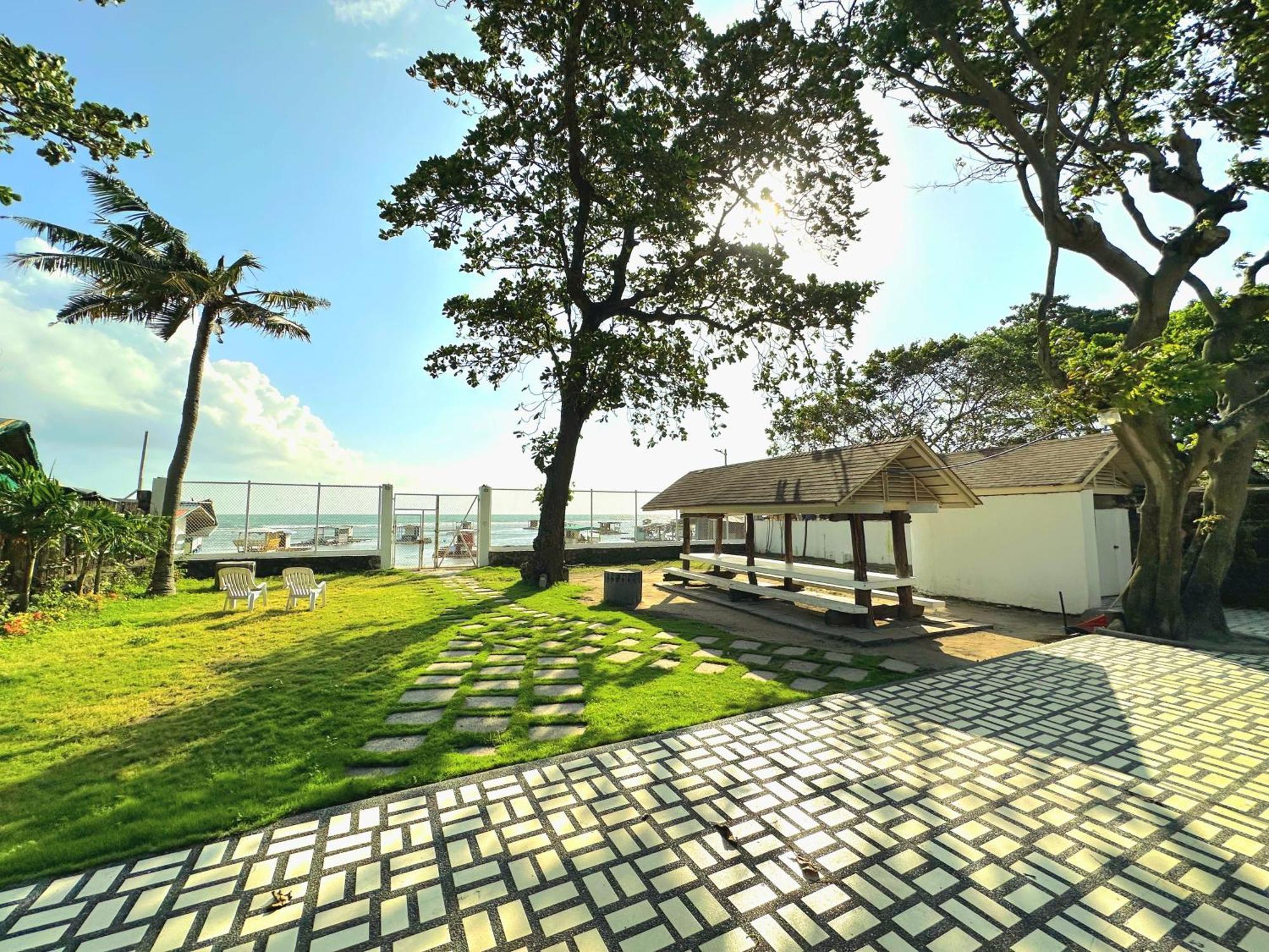 White House, Batangas Villa Lian Luaran gambar