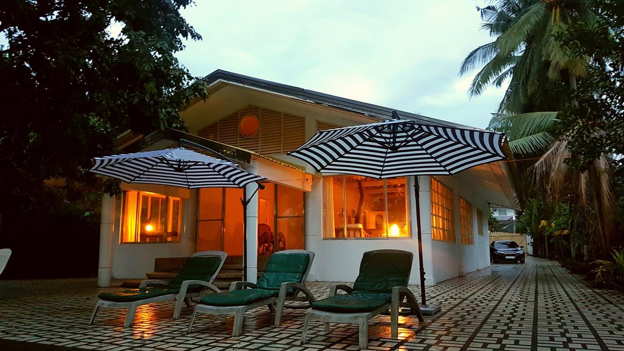 White House, Batangas Villa Lian Luaran gambar